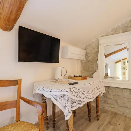 La Maison De Mon Pere Nocleg ze śniadaniem 3*
